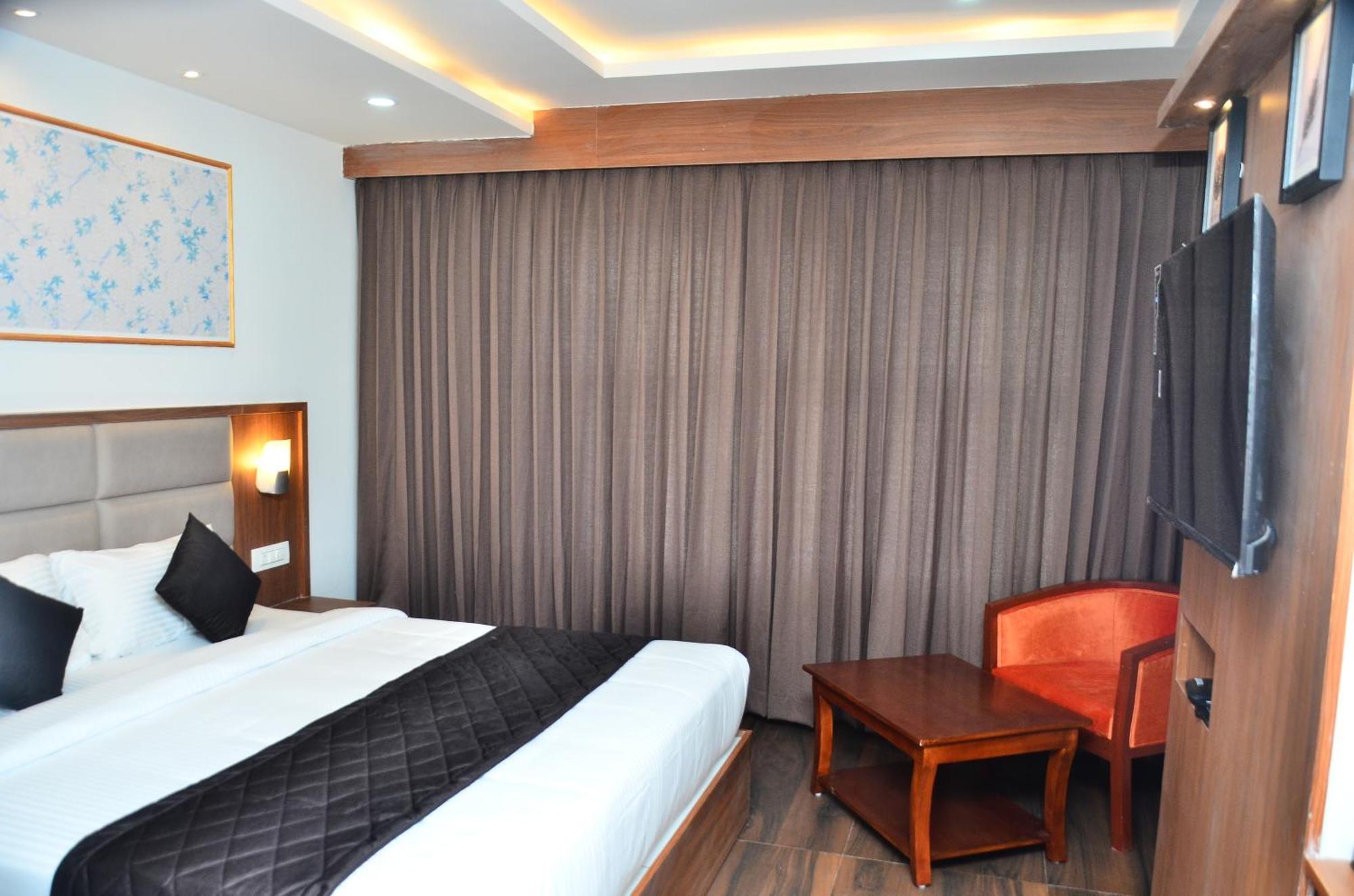 Hotel Eyrie Nest העיר בנגלור מראה חיצוני תמונה